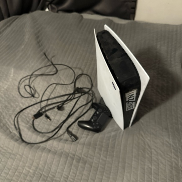 Sony PS5 Blu-Ray Edition Console - White - Picture 5 of 5